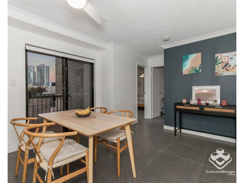 4/2 Johnston Street, Southport QLD 4215