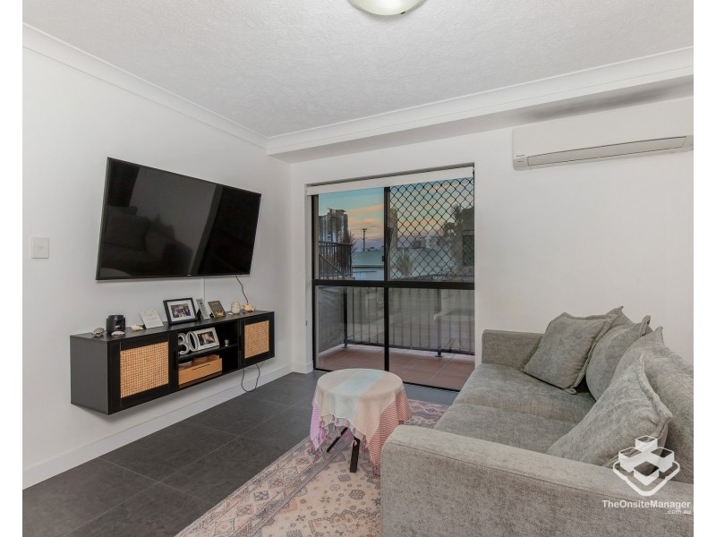 4/2 Johnston Street, Southport QLD 4215