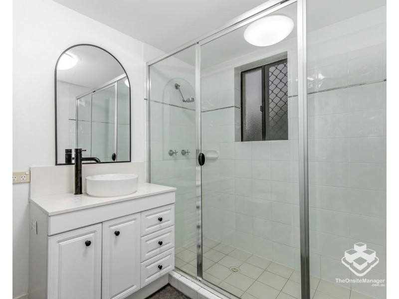 4/2 Johnston Street, Southport QLD 4215