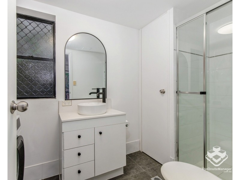 4/2 Johnston Street, Southport QLD 4215