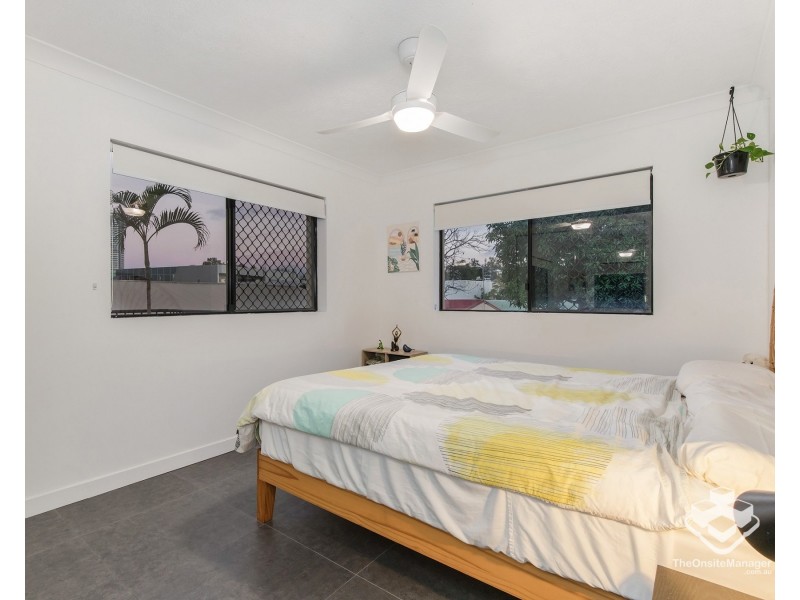 4/2 Johnston Street, Southport QLD 4215
