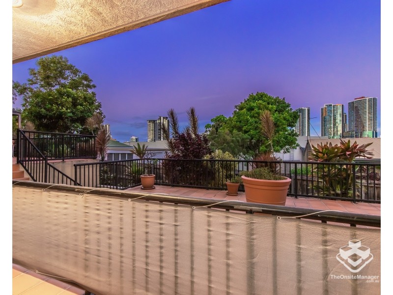 4/2 Johnston Street, Southport QLD 4215