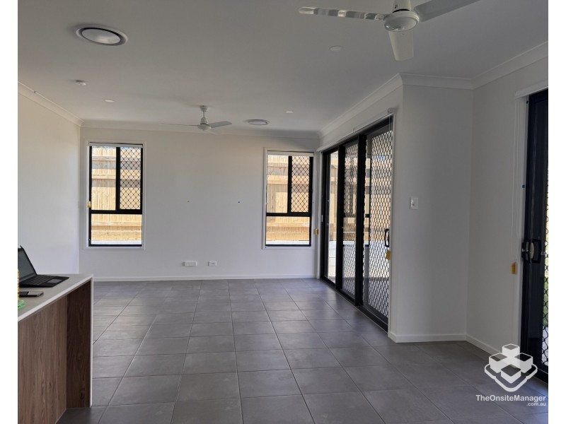 211 Shalloak Street, Park Ridge QLD 4125