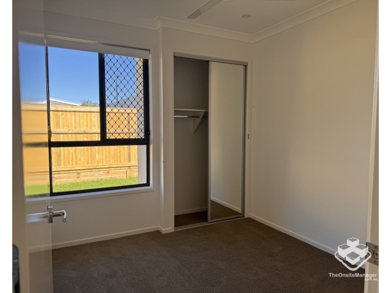 211 Shalloak Street, Park Ridge QLD 4125