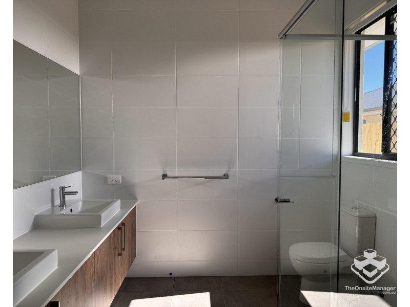 211 Shalloak Street, Park Ridge QLD 4125