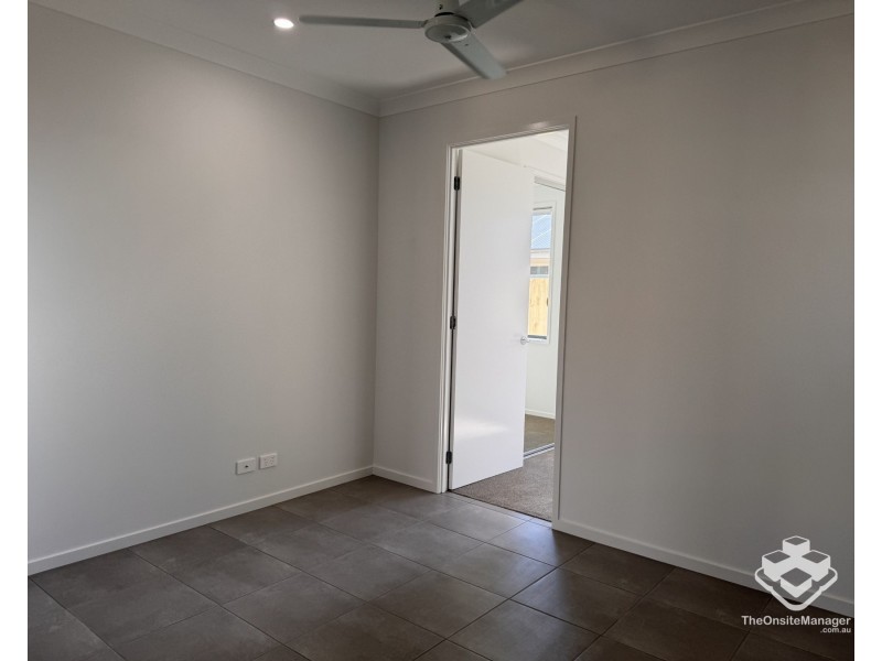 211 Shalloak Street, Park Ridge QLD 4125