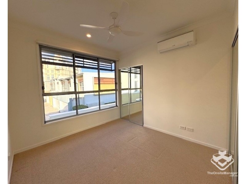 24/3400 Panorama Drive, Carrara QLD 4211