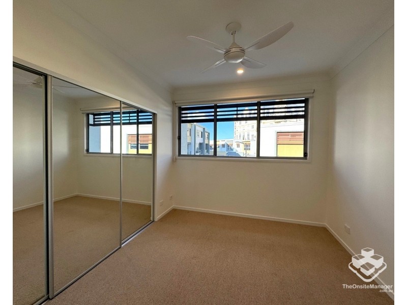 24/3400 Panorama Drive, Carrara QLD 4211