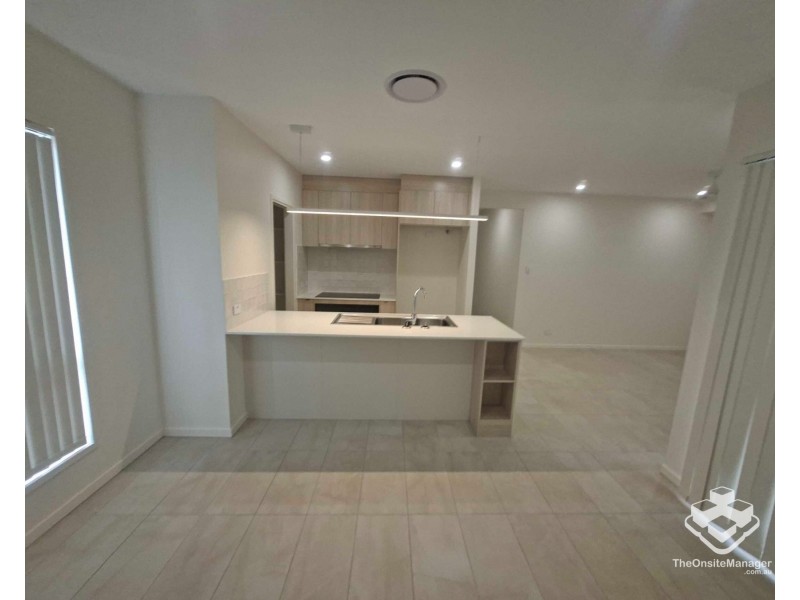 10 Peace Circuit, White Rock QLD 4306