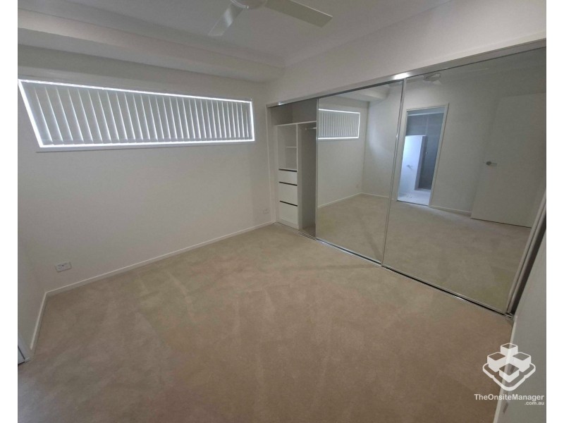 10 Peace Circuit, White Rock QLD 4306