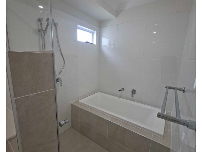 10 Peace Circuit, White Rock QLD 4306