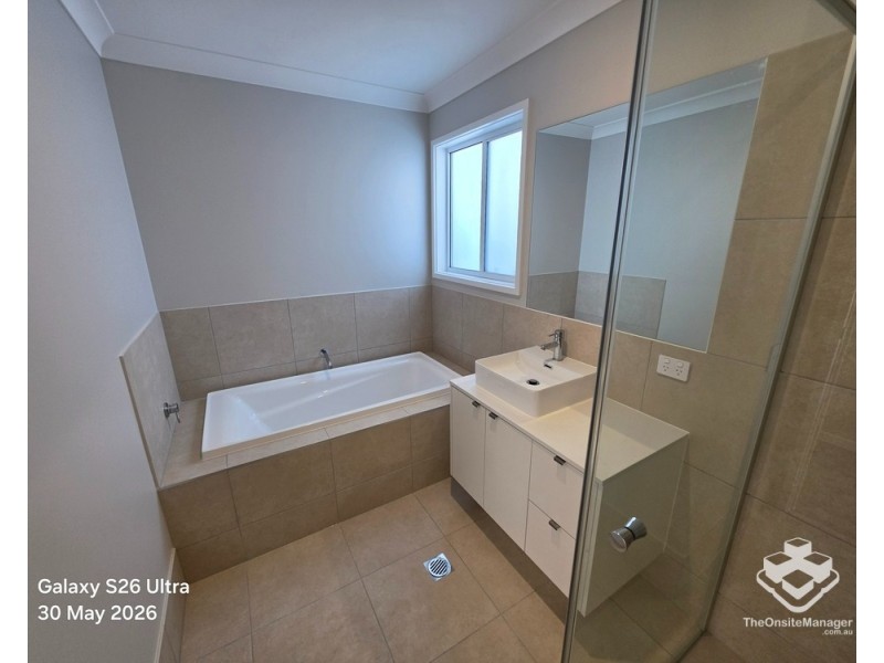 10 Peace Circuit, White Rock QLD 4306