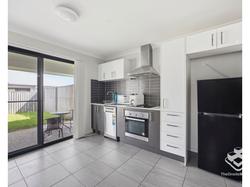 2/674 Foxwell Road, Coomera QLD 4209