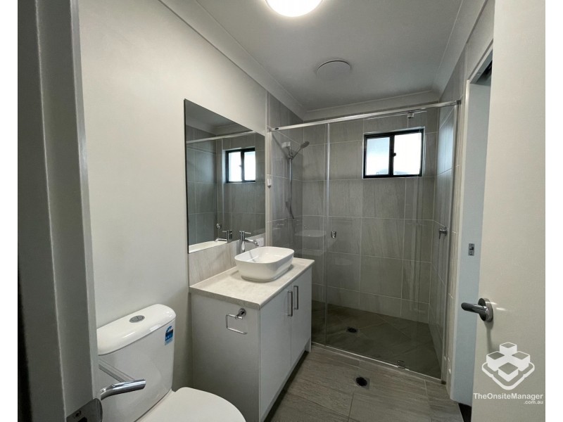 2/674 Foxwell Road, Coomera QLD 4209