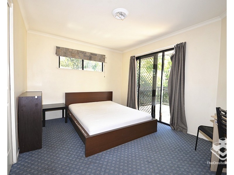 8/260 Sir Fred Schonell Drive, St Lucia QLD 4067