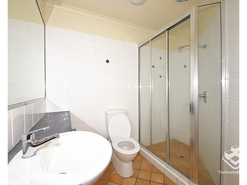 8/260 Sir Fred Schonell Drive, St Lucia QLD 4067