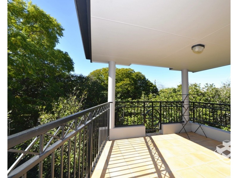8/260 Sir Fred Schonell Drive, St Lucia QLD 4067
