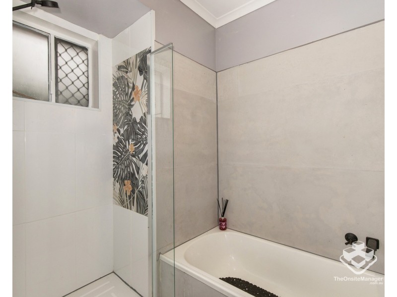 4 Nowra Court, Helensvale QLD 4212