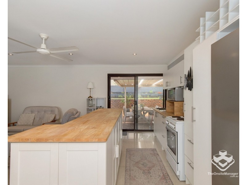 4 Nowra Court, Helensvale QLD 4212