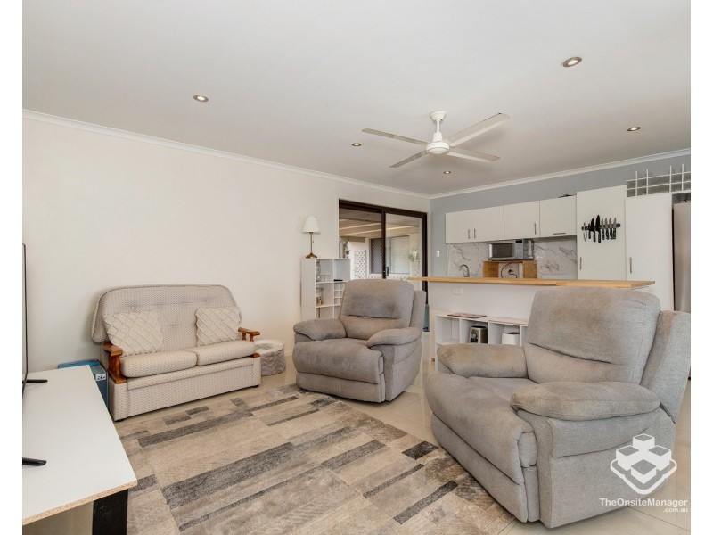 4 Nowra Court, Helensvale QLD 4212