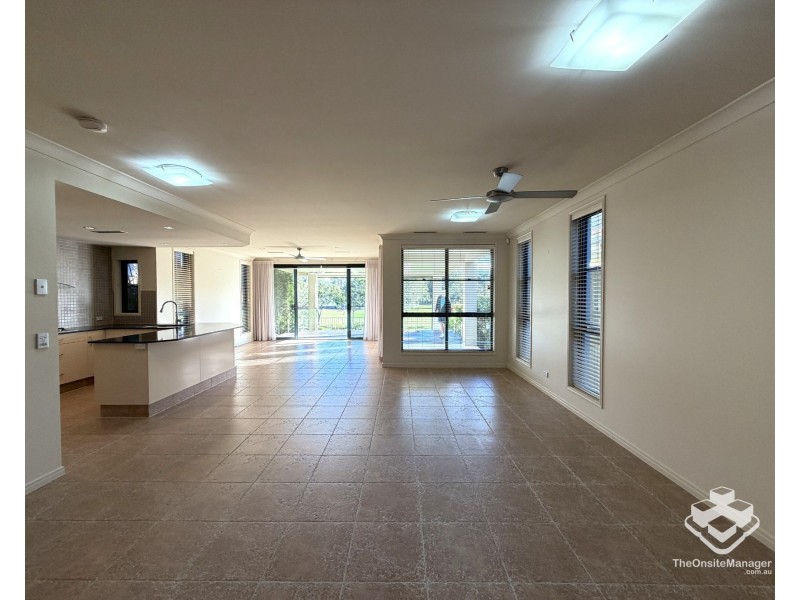 2102/1 The Vistas Drive, Carrara QLD 4211