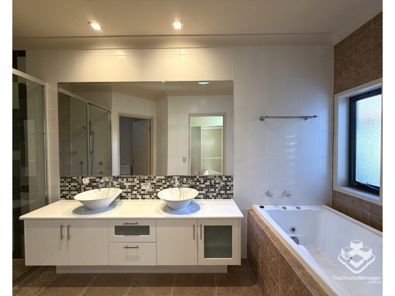 2102/1 The Vistas Drive, Carrara QLD 4211