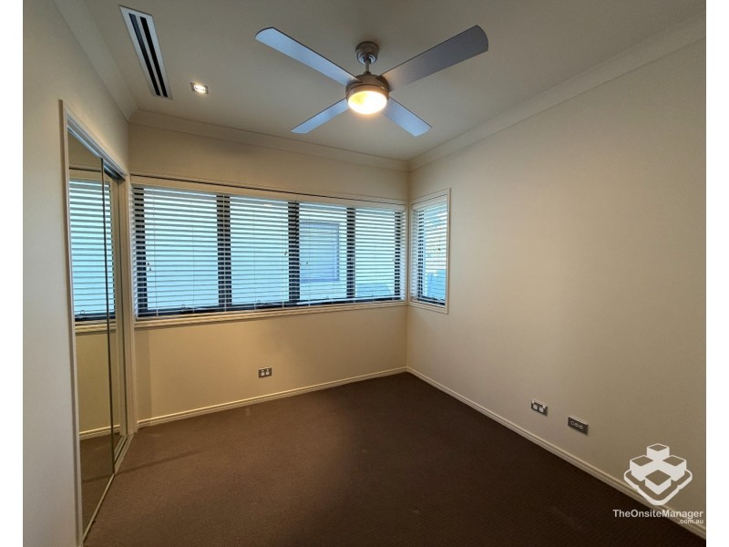 2102/1 The Vistas Drive, Carrara QLD 4211