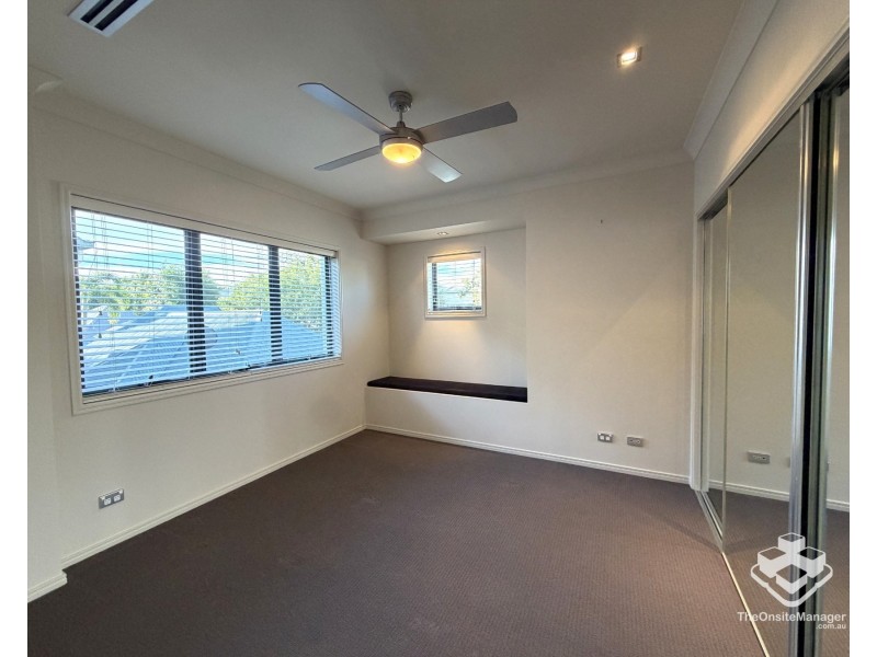 2102/1 The Vistas Drive, Carrara QLD 4211