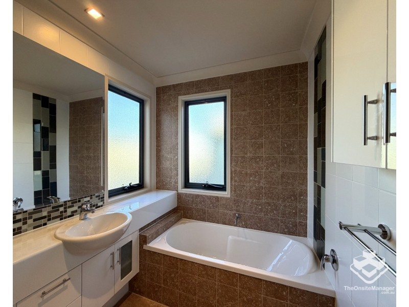 2102/1 The Vistas Drive, Carrara QLD 4211