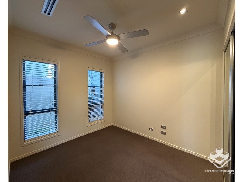 2102/1 The Vistas Drive, Carrara QLD 4211