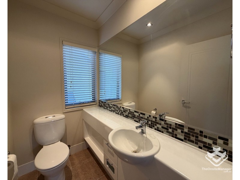 2102/1 The Vistas Drive, Carrara QLD 4211