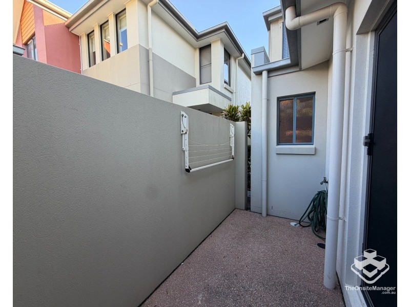 2102/1 The Vistas Drive, Carrara QLD 4211