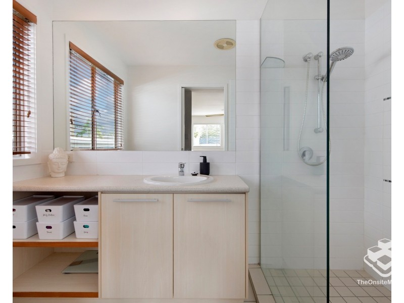 16 Walter Street, Labrador QLD 4215