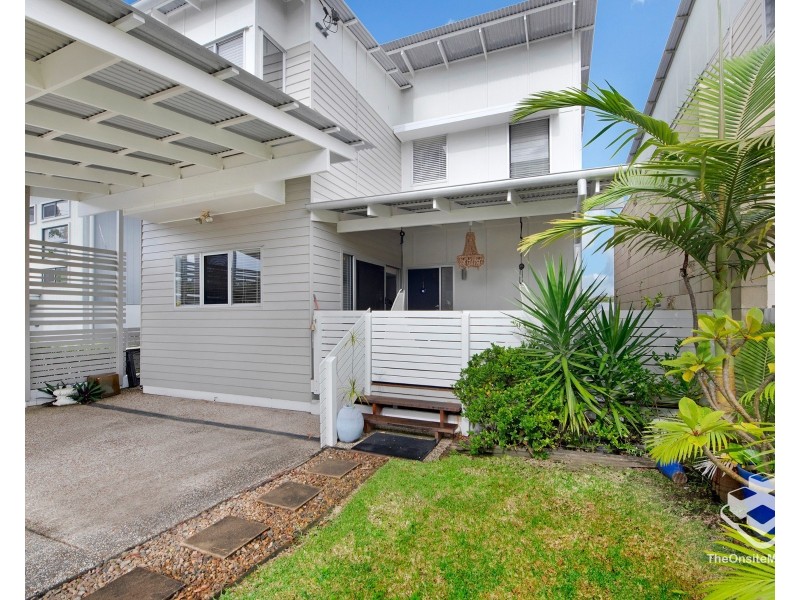 16 Walter Street, Labrador QLD 4215
