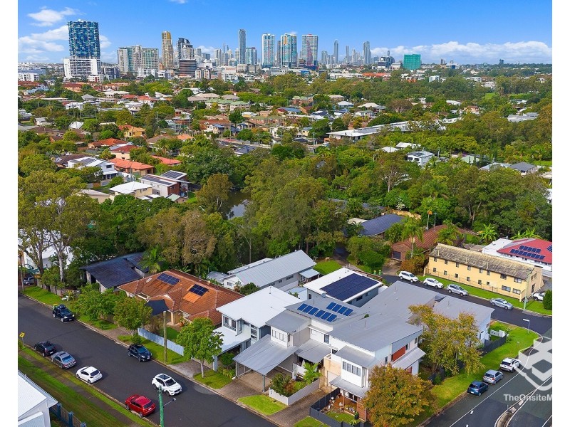 16 Walter Street, Labrador QLD 4215