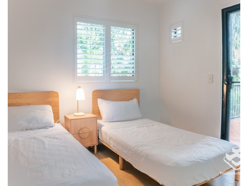 ID:21181019/1 Great Hall Drive, Miami QLD 4220