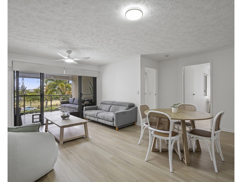 27/4 Grand Parade, Kawana Island QLD 4575