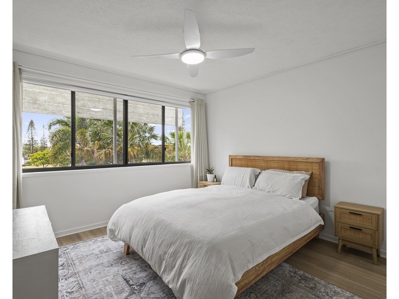 27/4 Grand Parade, Kawana Island QLD 4575
