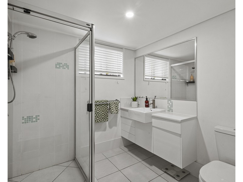 27/4 Grand Parade, Kawana Island QLD 4575