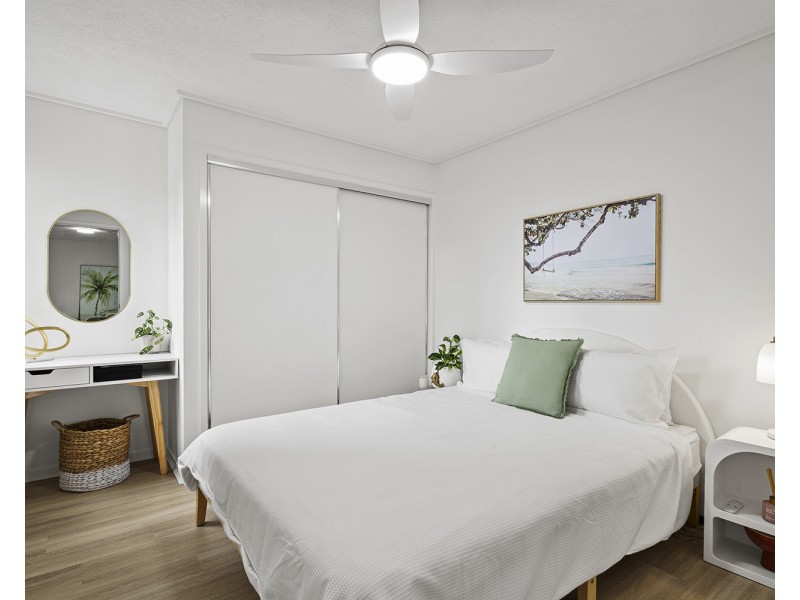 27/4 Grand Parade, Kawana Island QLD 4575