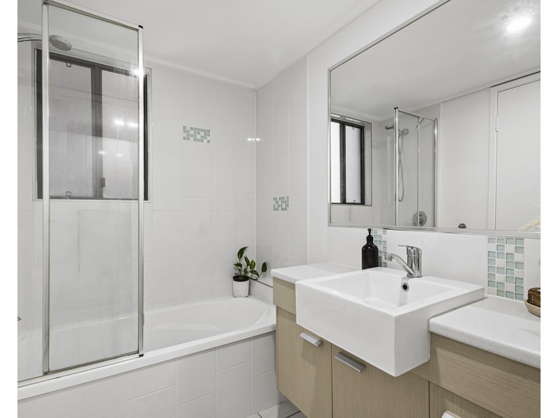 27/4 Grand Parade, Kawana Island QLD 4575