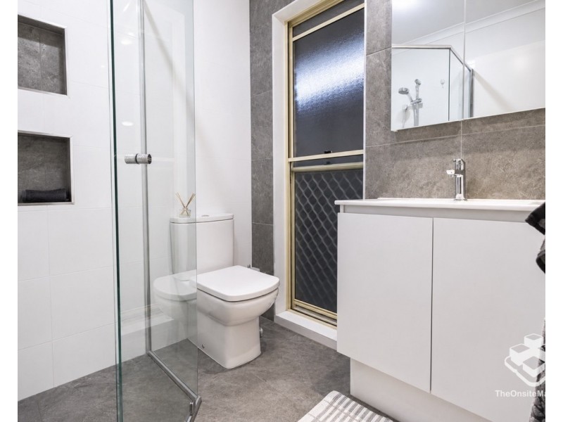 2 Harold Close, Sinnamon Park QLD 4073
