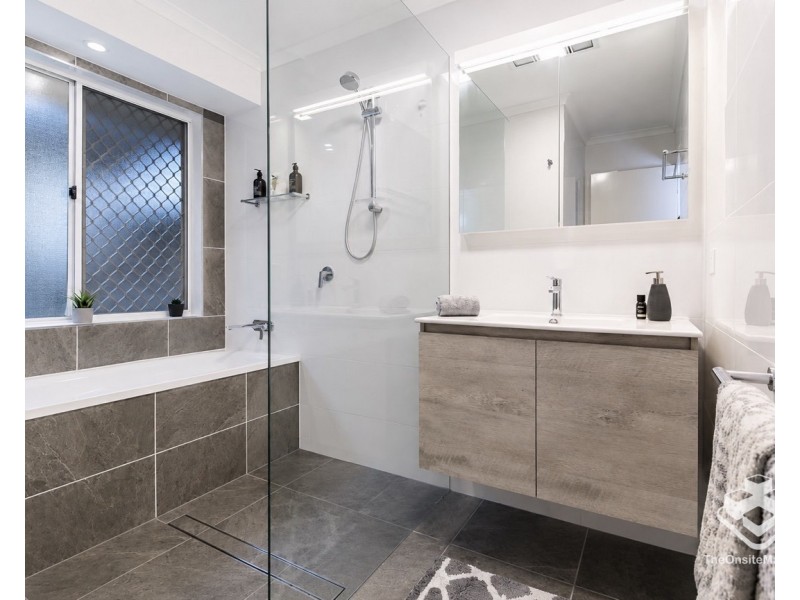 2 Harold Close, Sinnamon Park QLD 4073