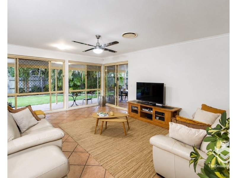 2 Harold Close, Sinnamon Park QLD 4073