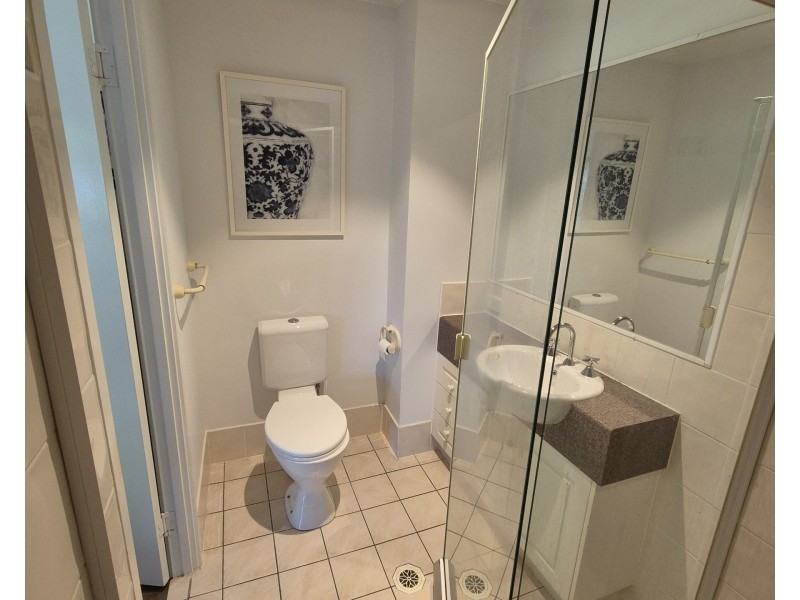 ID:21181910/1880 Gold Coast Highway, Burleigh Heads QLD 4220