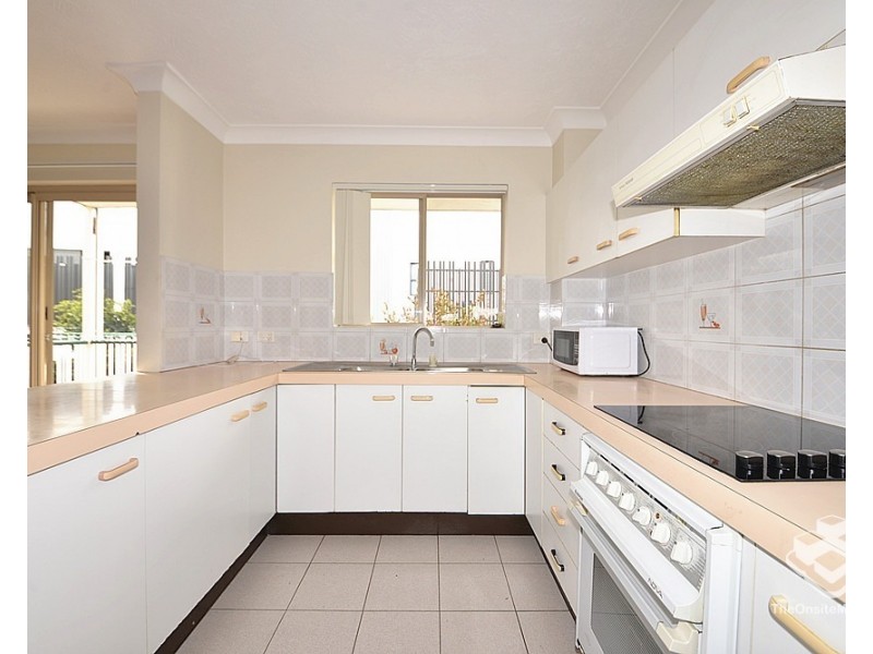 4/169 Sir Fred Schonell Drive, St Lucia QLD 4067