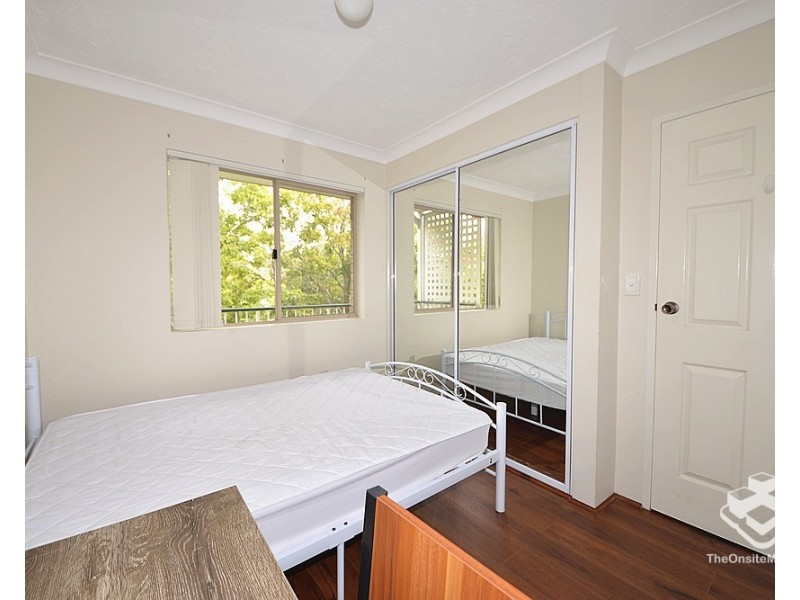 4/169 Sir Fred Schonell Drive, St Lucia QLD 4067