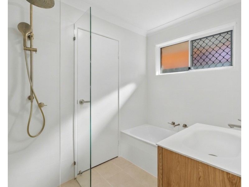 33 Dover Road, Margate QLD 4019