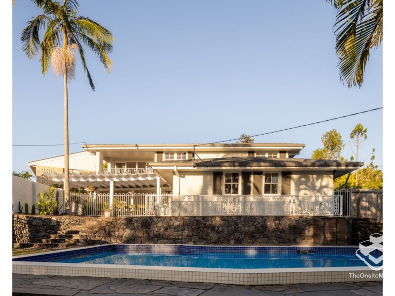 11 Boblynne Street, Chapel Hill QLD 4069