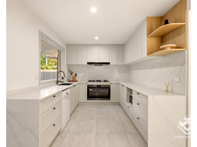 11 Boblynne Street, Chapel Hill QLD 4069
